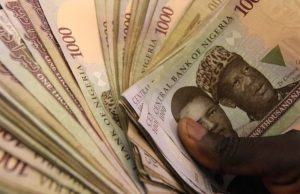 Naira Volatility Returns as Oil Slump Widens FX Gap Despite Fintech Gains